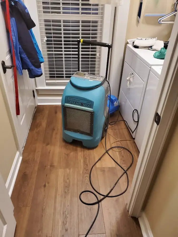 Commercial dehumidifier deployed for Crawl Space Restoration in Macomb